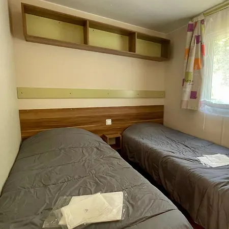 Jf79 Mobile - 2 Bedrooms In Family *